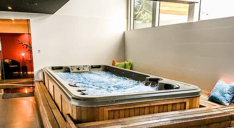 2 night stay with breakfast, massage and more midweek